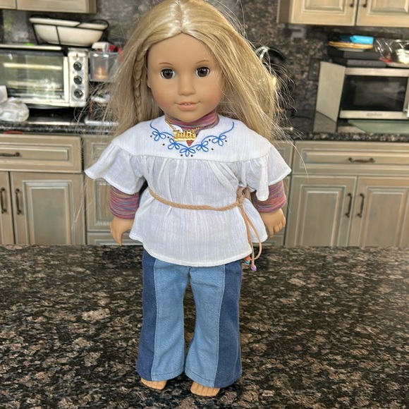 AMERICAN GIRL DOLL JULIE